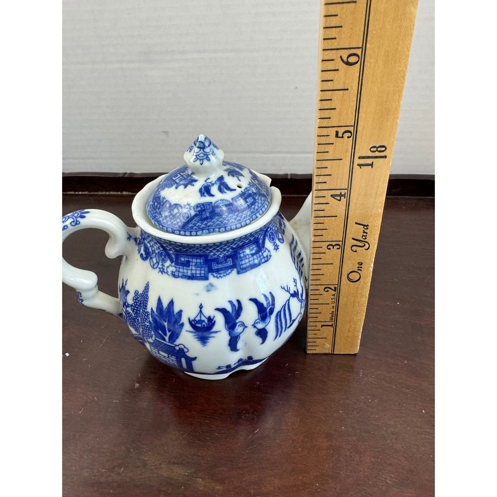 Vintage Blue Willow Transferware Teapot and Sugar Bowl Set Blue White China Flaw - Picture 10 of 16